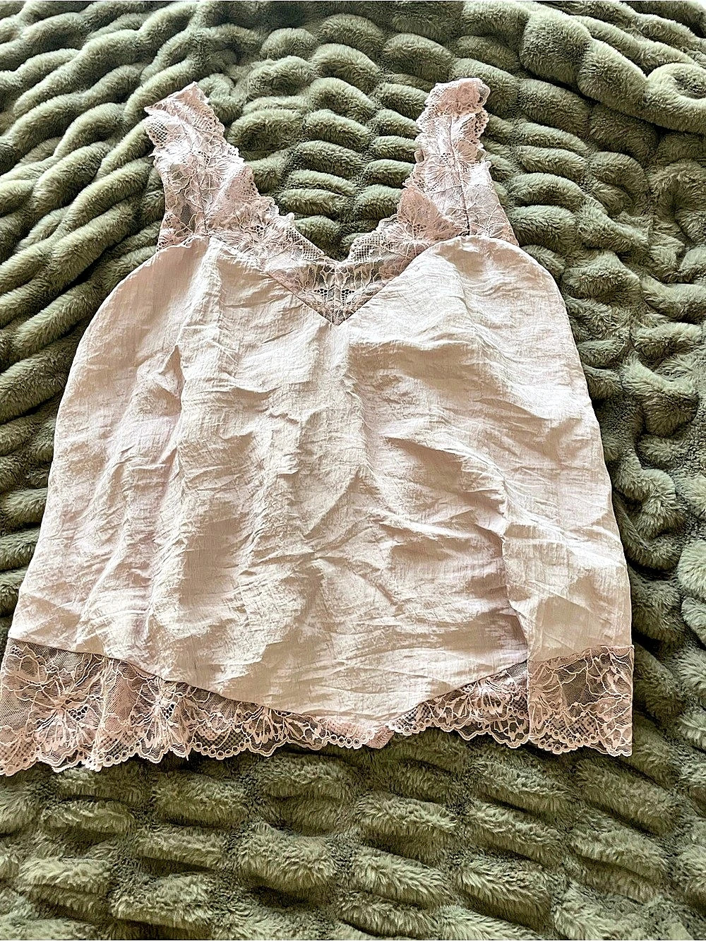 Free People Lacy Essential Tunic Cami Lace Camisole in lilac Size Medium NWT - Picture 3 of 5